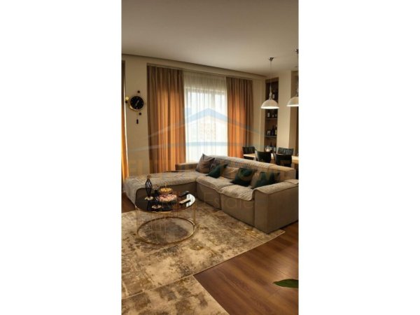 Shitet apartament 2+1+2 Pazari i Ri