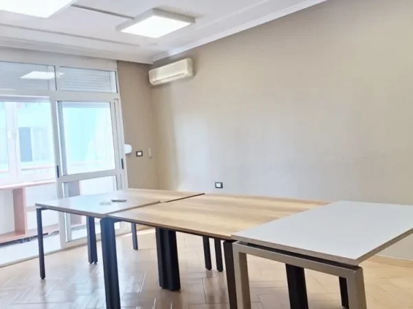 Ambjent Biznesi me qera Ish Ekspozita