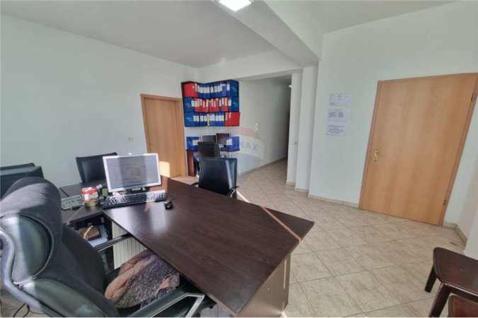 Jepet apartament 1+1 me qera te Rruga e Kavajes, prane Globe, 400 Euro