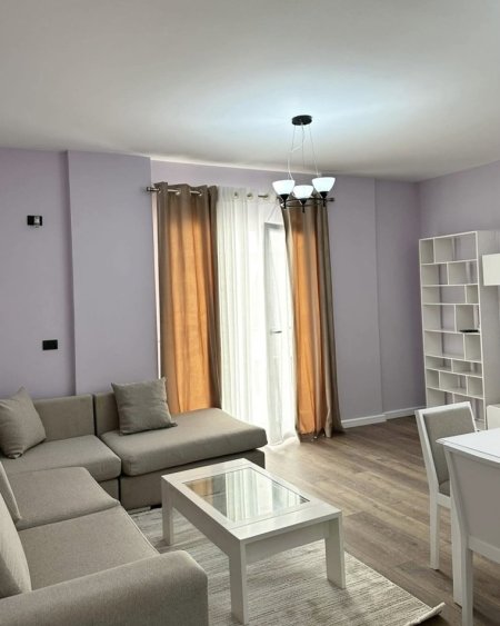 Jepet me qera apartament 1+1 tek Liqeni i Thate