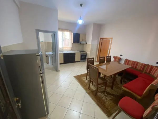 Jepet me qera Apartamenti 2+1 400 mije leke, Bulevardi Zogu i Pare , Nenstacioni Elektrik.