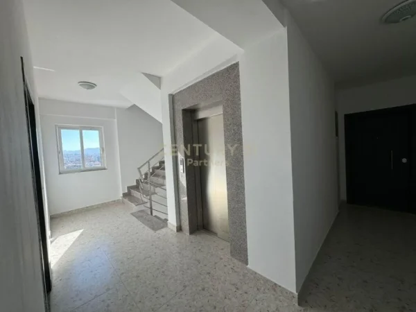 SHESIM APRTAMENT 2+1 TEK RRUGA DIBRES