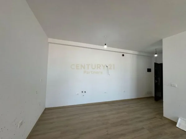 SHESIM APRTAMENT 2+1 TEK RRUGA DIBRES