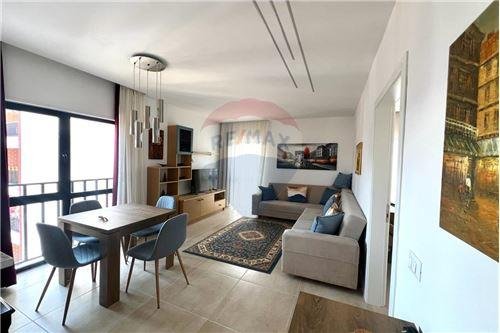 JEPET APARTAMENT ME QIRA 1+1 te Tregu i Madh