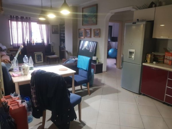 APARTAMENT 2+1 NE SHITJE TE PAZARI I RI