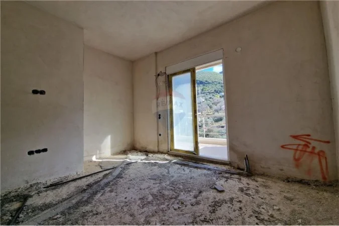 Apartament 2+1 ne shitje me pamje deti!