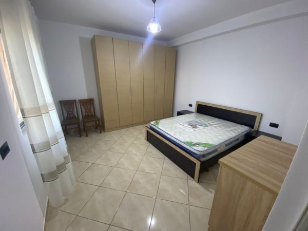 Jepet me qera apartament 2+1,Bulevardi i ri , te nenstacioni elektrik 40.000 Leke te reja