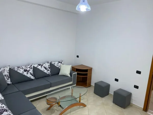 Jepet me qera apartament 2+1,Bulevardi i ri , te nenstacioni elektrik 40.000 Leke te reja
