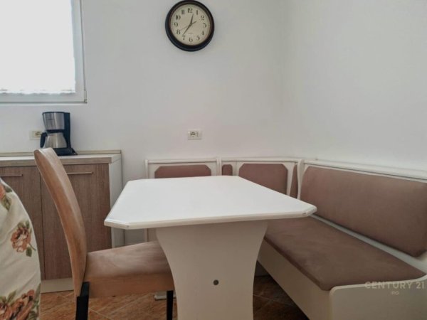 Apartament 2+1 ne Rrugen e Kavajes!