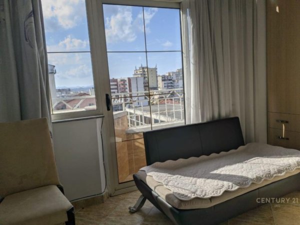 Apartament 2+1 ne Rrugen e Kavajes!