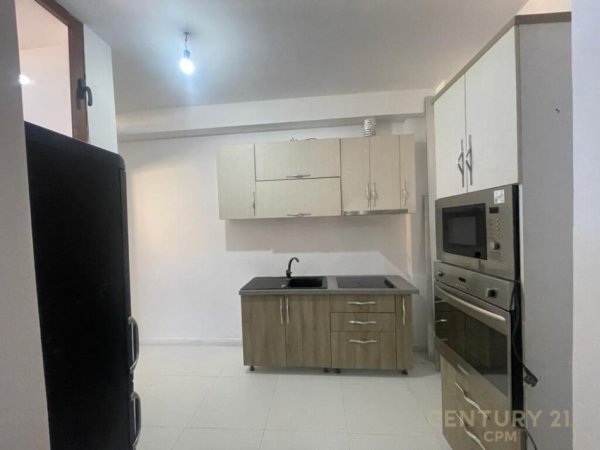 apartament me qira 2+1 tek komuna parisit !