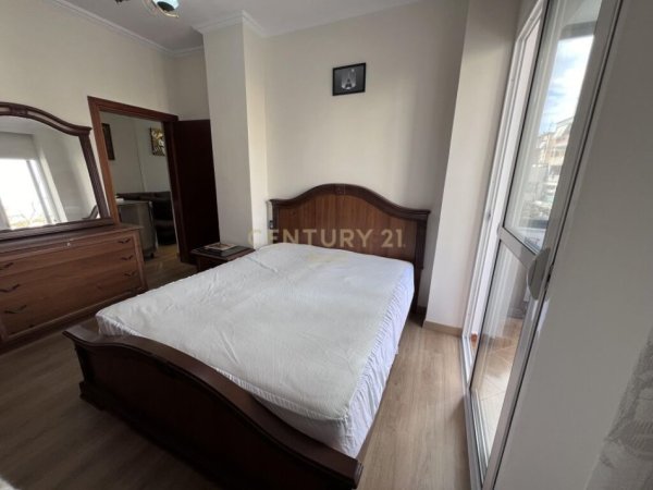 apartament me qira 2+1 tek tregu elektrik !