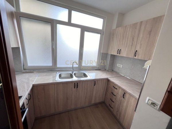 apartament me qira 2+1 tek tregu elektrik !