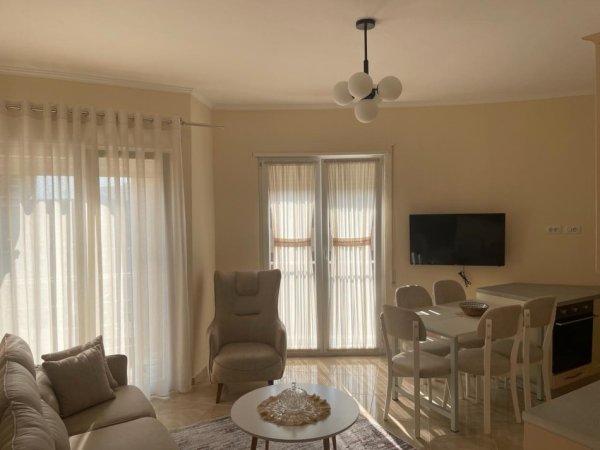 Durres, jepet me qera apartament 2+1+BLK Kati 3, 100 m²Qender Durres (Perballe Postes Shqipetare, Pallati Rajfig)