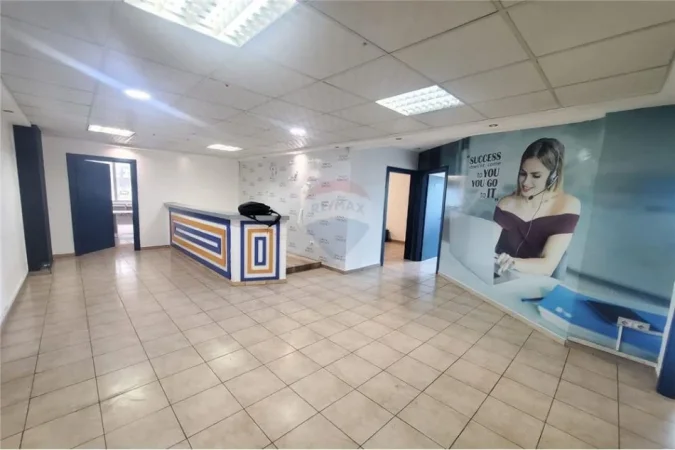 Jepet me qira Zyre tek kompleksi Usluga