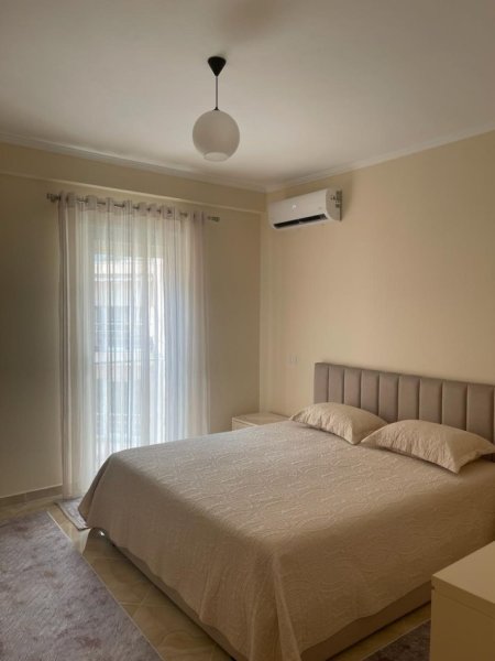 Durres, jepet me qera apartament 2+1+BLK Kati 3, 100 m²Qender Durres (Perballe Postes Shqipetare, Pallati Rajfig)