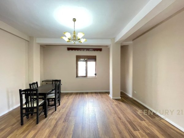 APARTAMENT 2+1 PER QIRA NE MYSLYM SHYR!