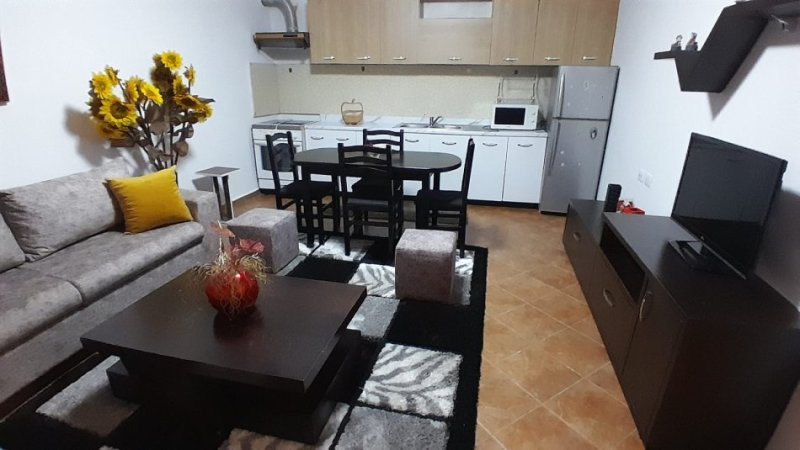 Tirane, Apartament me#Qira (Jordan Misja)