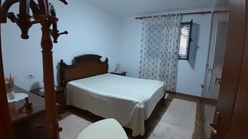 Tirane, Apartament me#Qira (Jordan Misja)