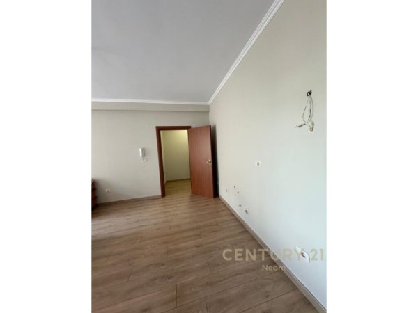 Qira, Apartament 1+1 ne zonen e Liqenit te Thate!