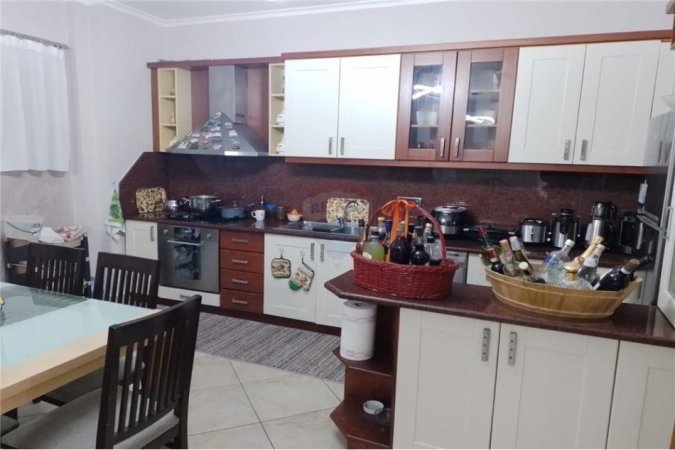 Apartament 3+1+2 ne shitje ne Qendër te Tiranës