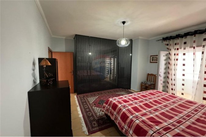 Jepet apartament 2+1 me qera te Komuna e Parisit, 450 Euro