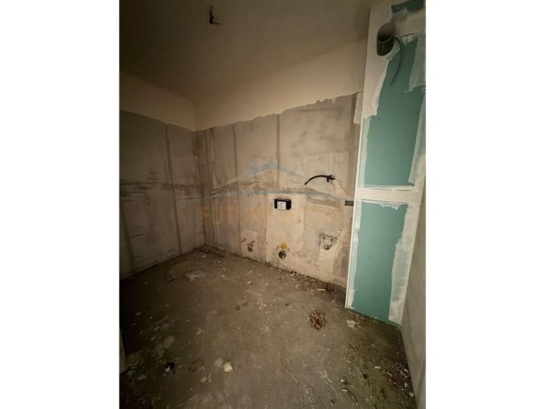 Shitet, Apartament 2+1+2, Bulevardi i Ri, Rruga Jordan Misja.