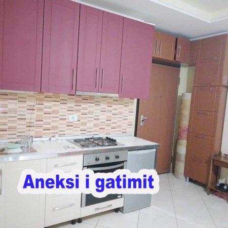 Jepet me qera vjetore apartament 1+1 ne Tirane