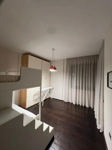 Apartament 2+1+2 me Qira te Komuna e Parisit.
