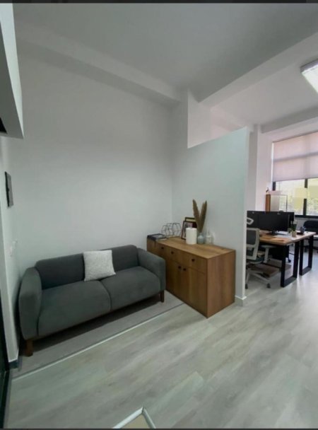 Zyre Me Qera Tek 21 Dhjetori (ID BZ2292) Tirane
