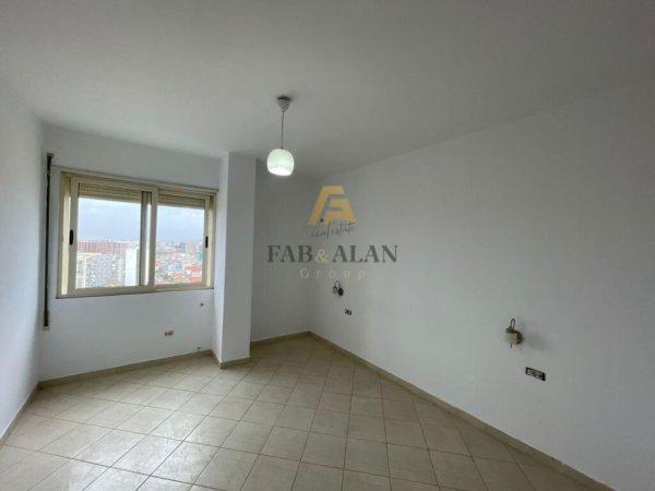 APARTAMENT 2+1 PER SHITJE TEK ISH PARKU!