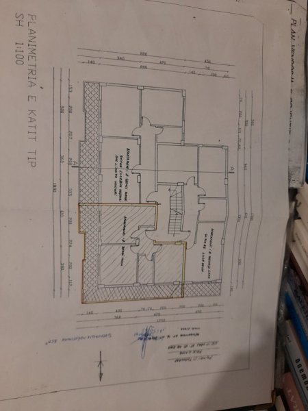 Jepet Shtepi  per shitje,    ne Pallat i Ri 2+1    ID   11883