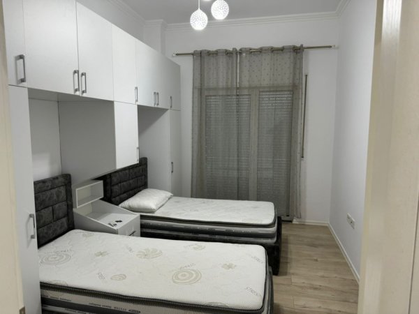 JEPET APARTAMENT ME QERA 2+1 170M2 1000 EURO LIQENI