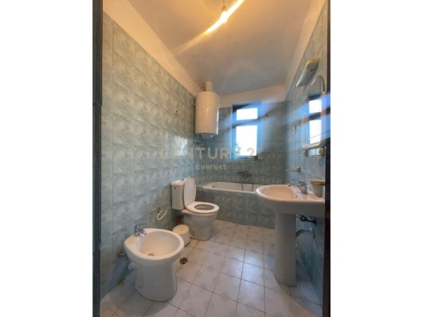 BRRYLI, APARTAMENT 1+1 PER SHITJE!!