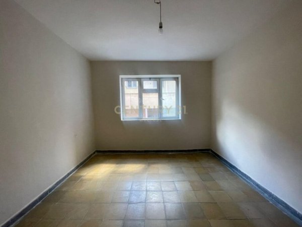 BRRYLI, APARTAMENT 1+1 PER SHITJE!!