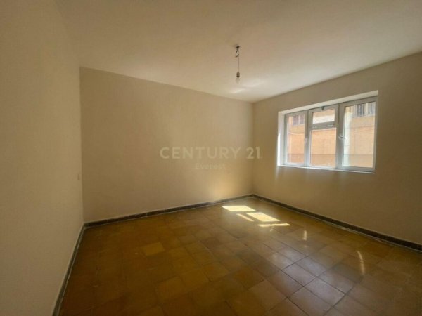 BRRYLI, APARTAMENT 1+1 PER SHITJE!!