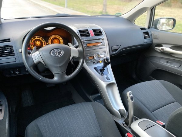 Toyota auris 1.4 nafte automatike