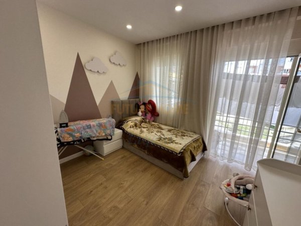 Shitet, Apartament 2+1, Fresk, Tiranë.