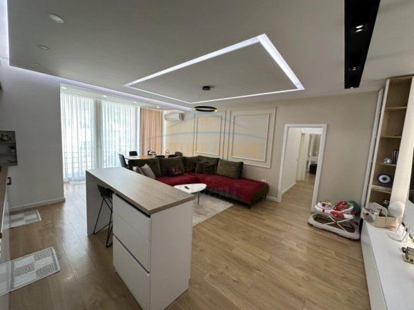 Shitet, Apartament 2+1, Fresk, Tiranë.