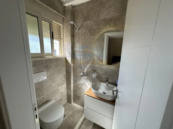Shitet, Apartament 2+1, Fresk, Tiranë.