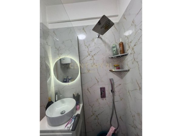 Shitet Apartament 2+1+2 tek Oxhaku! (Post parkimi Cmim Ekstra )