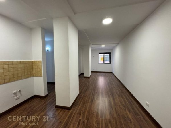 MYSLYM SHYR, APARTAMENT 2+1 PER SHITJE!