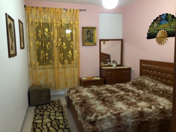 Shitet Apartament 1+1 dhe post parkimi 19m