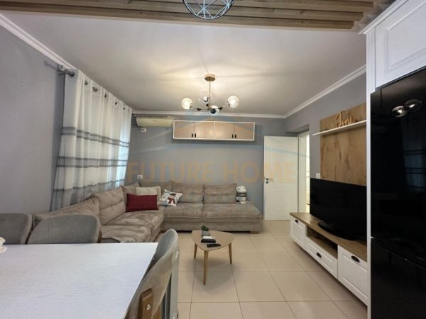 Shitet, Apartament 2+1, Rruga Bardhyl, Tiranë.