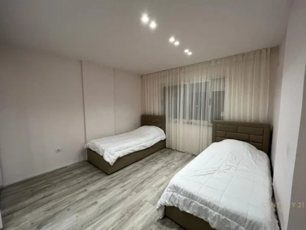 JEPET ME QIRA APARTAMENT 2+1 TEK KOMUNA E PARISIT !