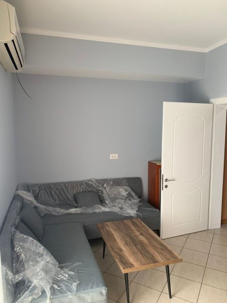 Jepet me qera Apartamenti 1+1 370 euro , Don Bosko prane Alb Market.