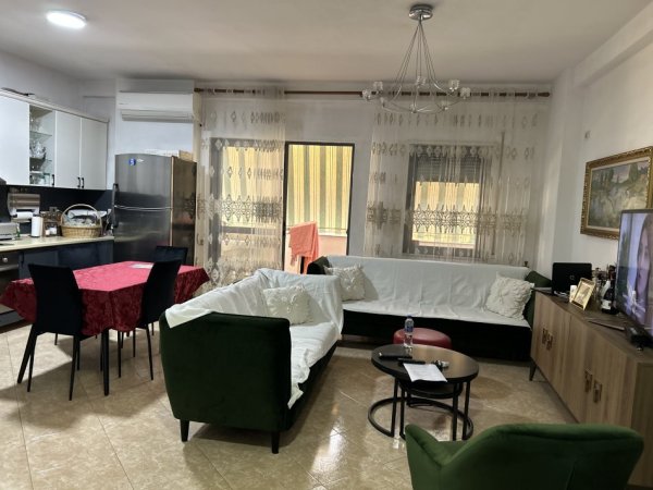 Tirane, Apartament per#Shitje (Komuna e Parisit )