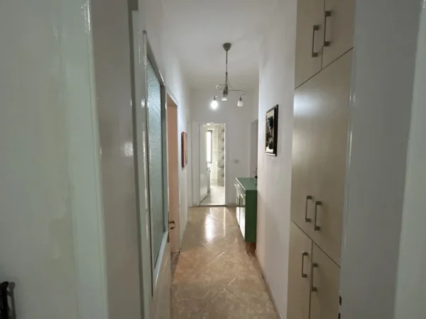 Tirane, Apartament per#Shitje (Komuna e Parisit )