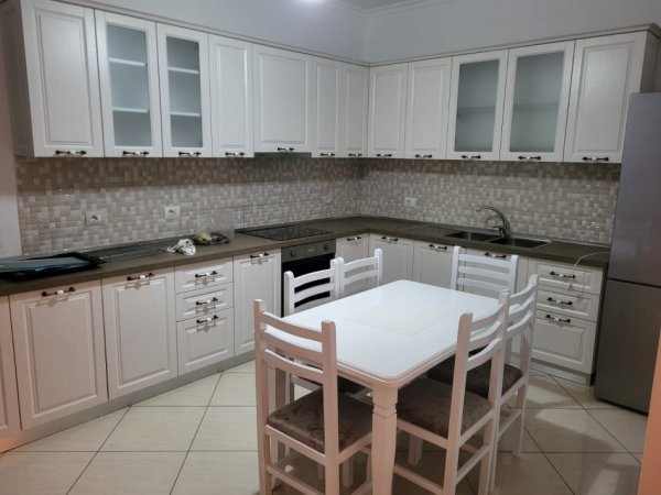 Apartament 3+1+2 me qera - Sauk