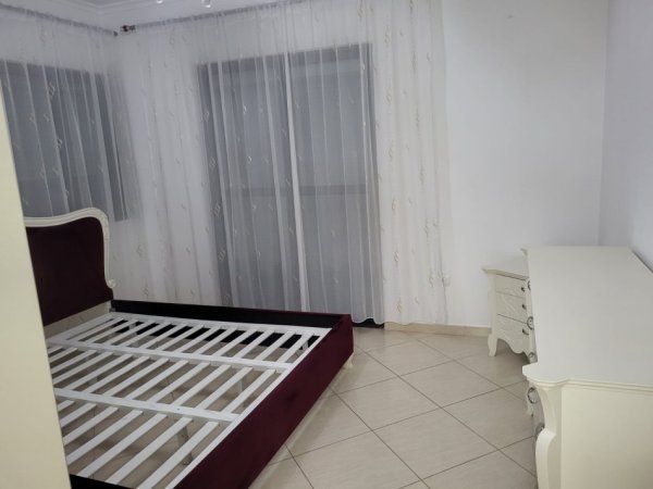 Apartament 3+1+2 me qera - Sauk